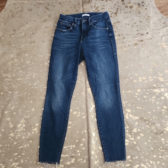Good American Blue Skinny Jeans with Subtle Fading - Picture 1 of 8